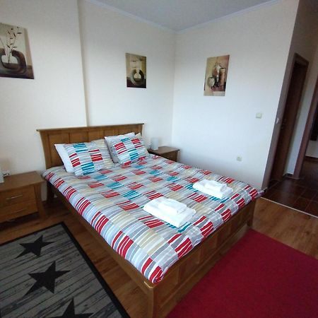 Cedar Lodge 4 Self-Catered Apartment Банско Экстерьер фото